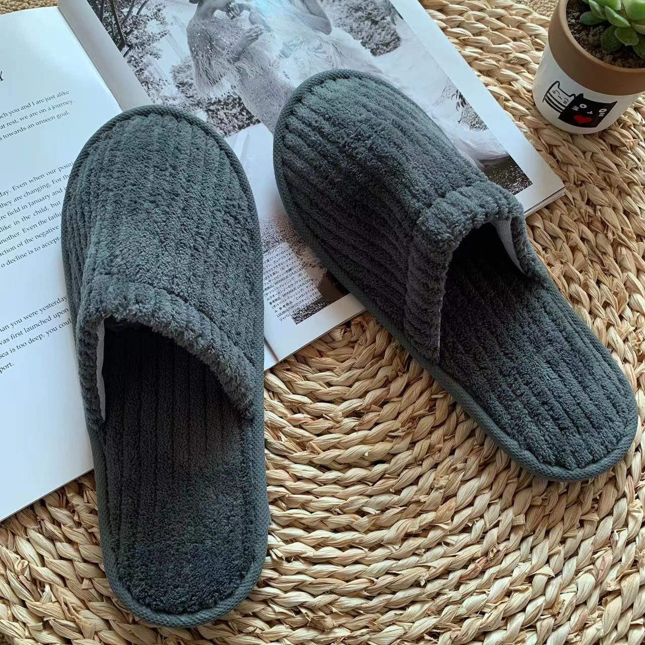 Hotel disposable slippers